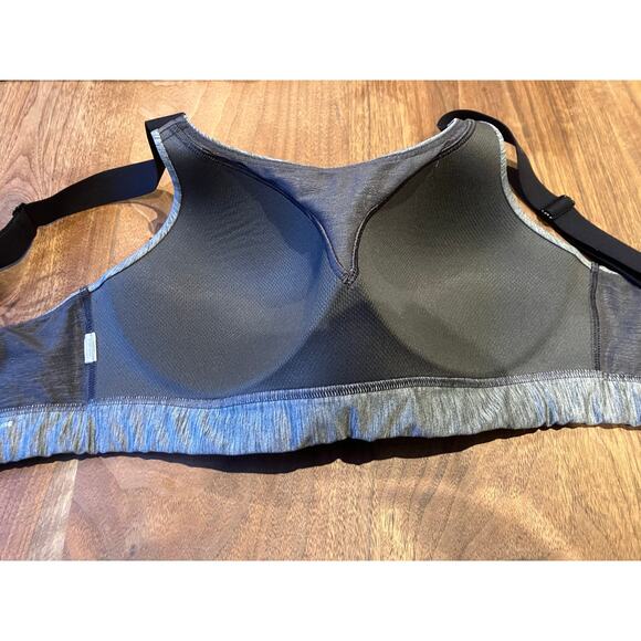 Under Armour Gray Black Padded Hook Back Zip Sports Bra Size 32DD Non-Wire - Picture 6 of 6